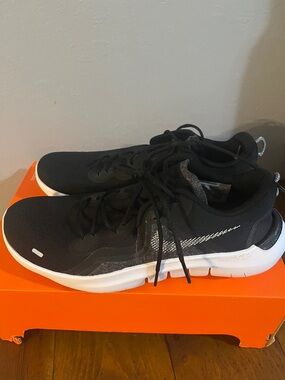 NWOT men’s nike flex size 10